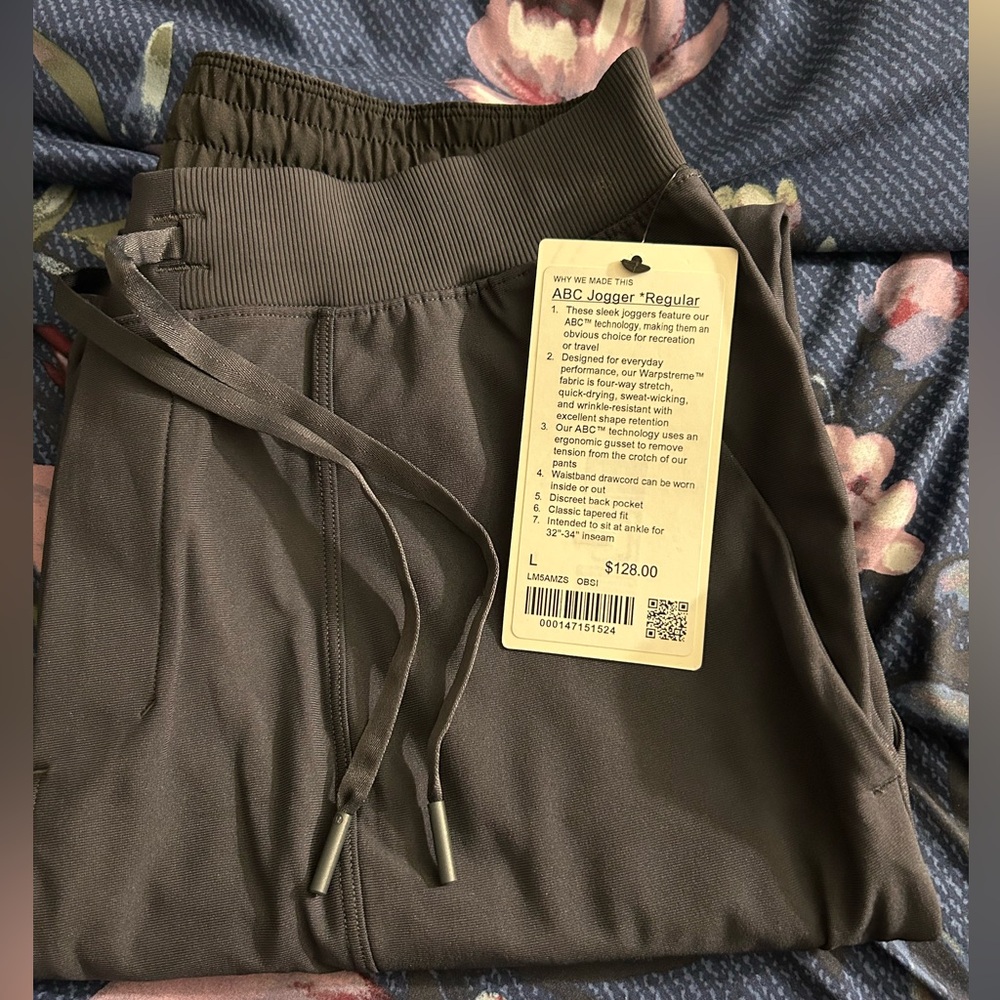 Lululemon men’s joggers, size large